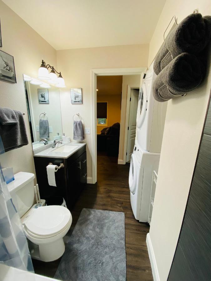 Beautiful 2 Bedroom 1 Bath Apartment With Private Garage Anchorage Exterior photo