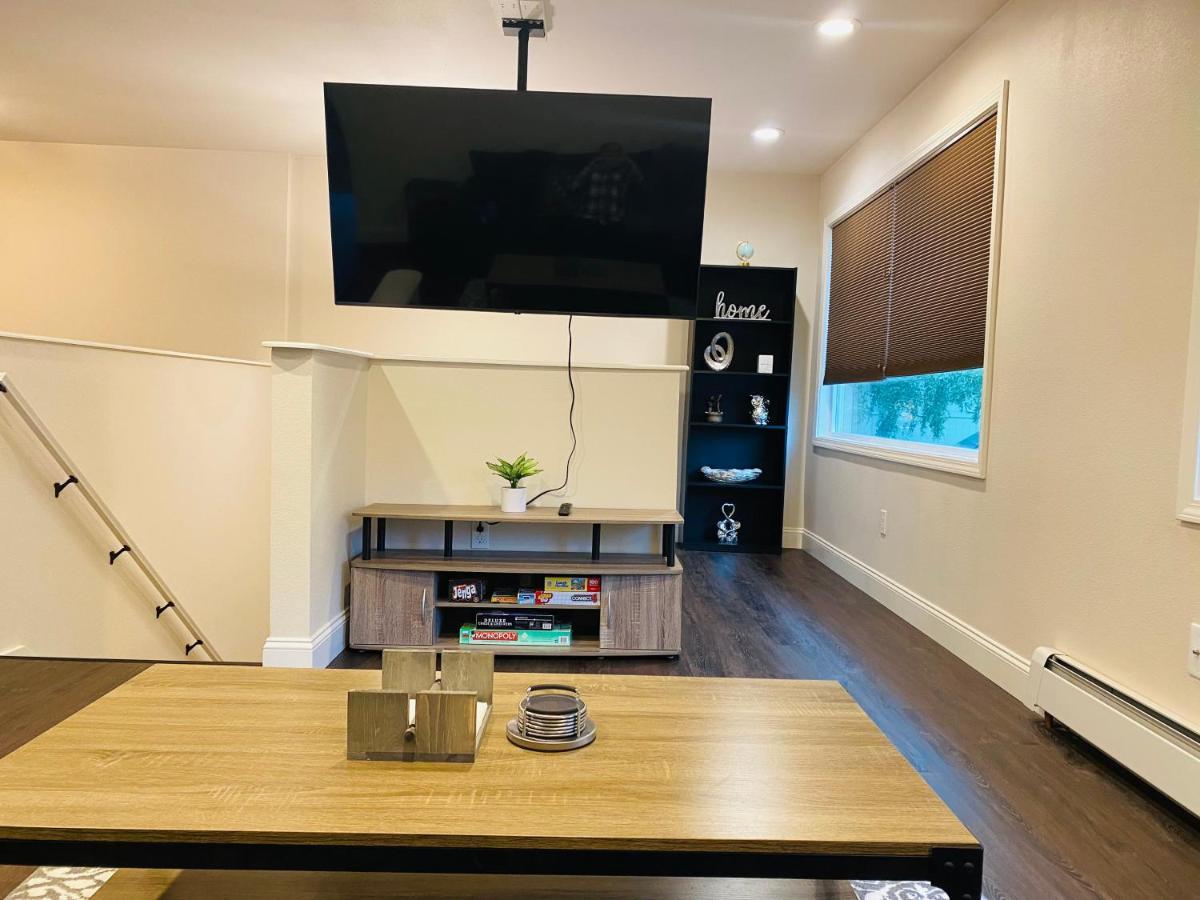 Beautiful 2 Bedroom 1 Bath Apartment With Private Garage Anchorage Exterior photo
