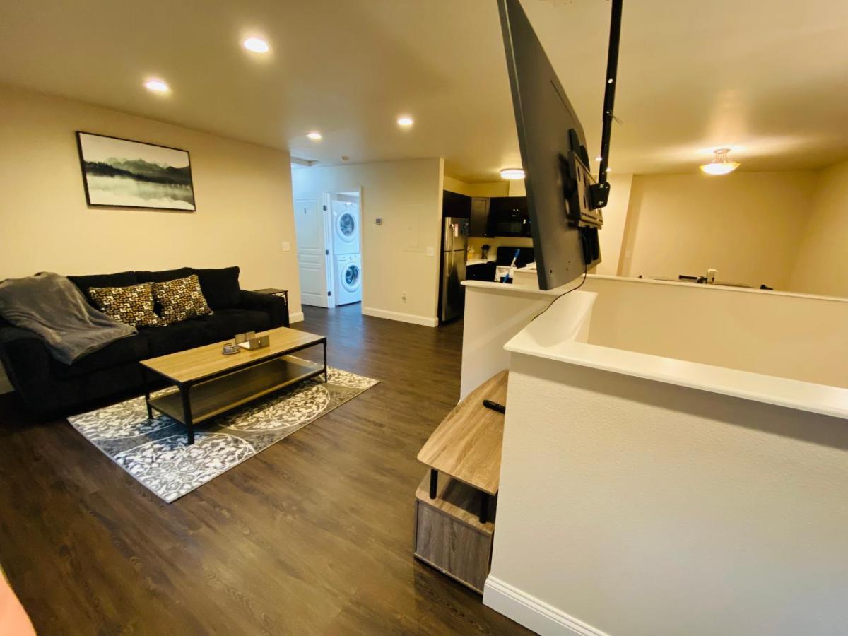 Beautiful 2 Bedroom 1 Bath Apartment With Private Garage Anchorage Exterior photo