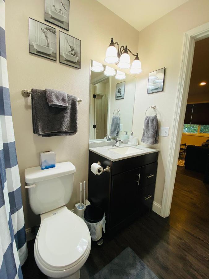 Beautiful 2 Bedroom 1 Bath Apartment With Private Garage Anchorage Exterior photo