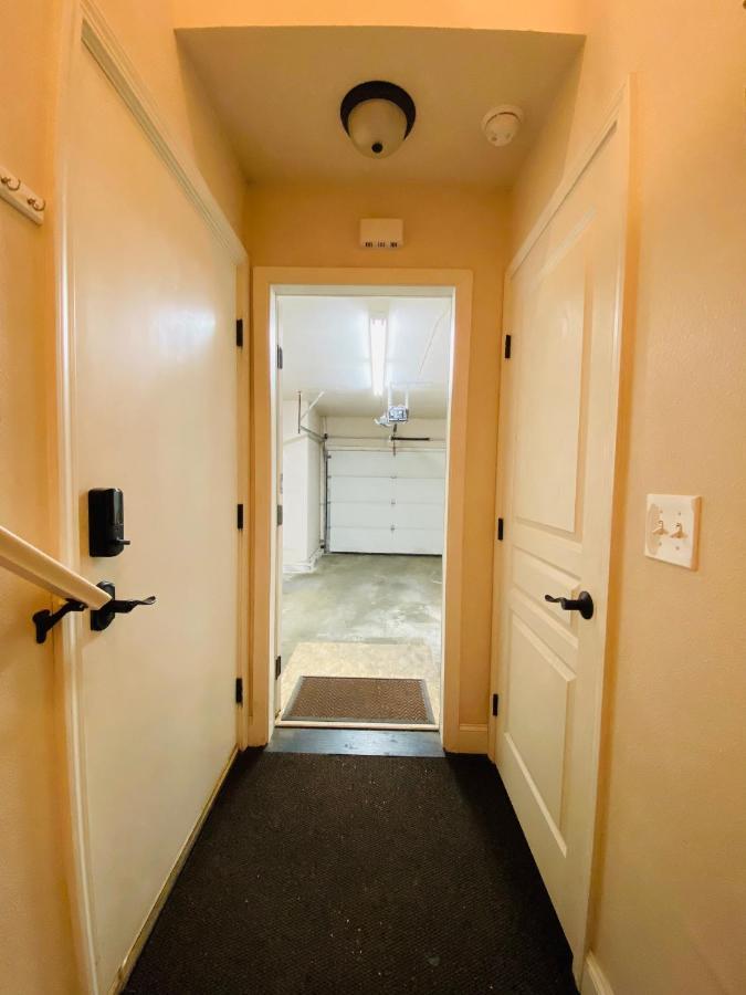 Beautiful 2 Bedroom 1 Bath Apartment With Private Garage Anchorage Exterior photo