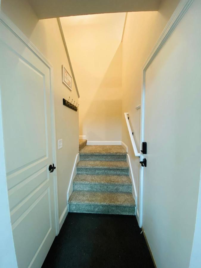 Beautiful 2 Bedroom 1 Bath Apartment With Private Garage Anchorage Exterior photo